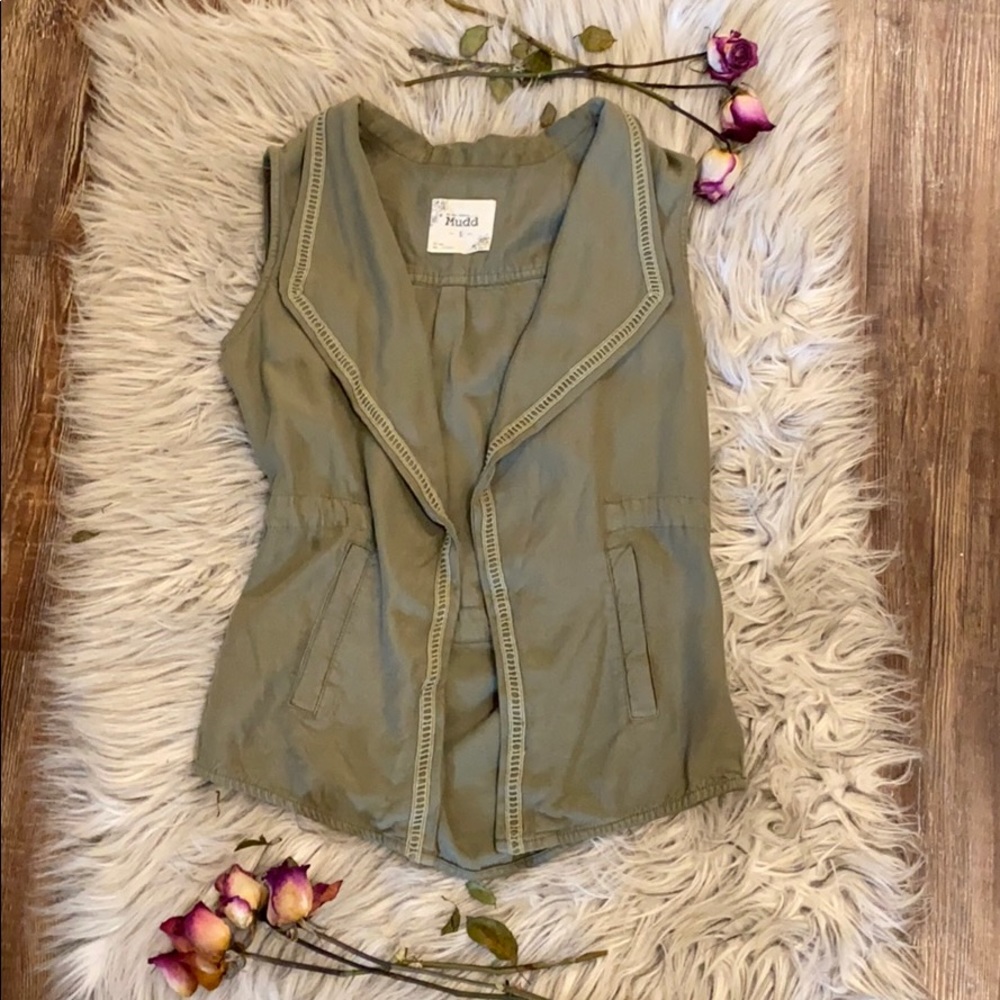 Sleeveless vest